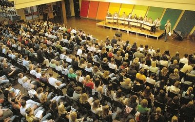 Lk Politik organisiert Podiumsdiskussion