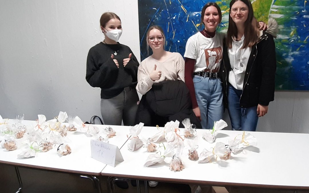 Bunter Weihnachtsmarkt des Abijahrgangs am letzten Schultag