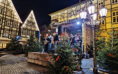 Ernies Hausband sorgt für Stimmung auf dem Rintelner Weihnachtsmarkt